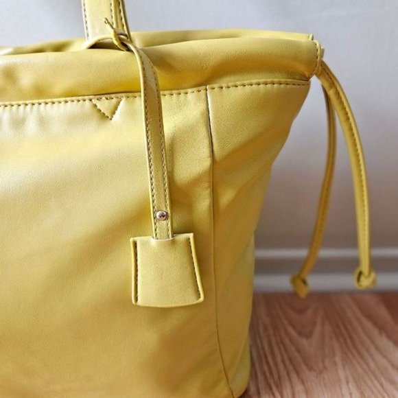 Carpisa Vegan Leather Tote Bag. - Picture 4 of 14